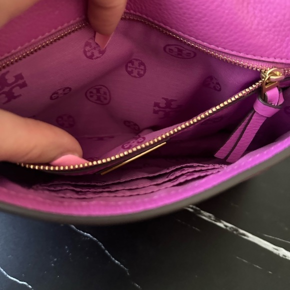 💜Tory Burch Kira Clutch/ Cross Body Bag /Bright Orchid🩷 - Picture 10 of 11